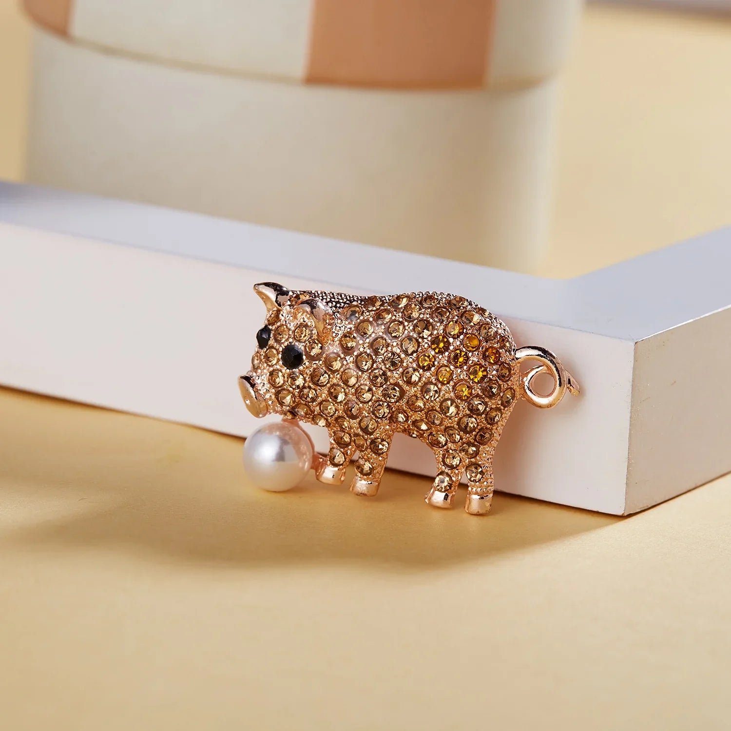 Femlion Rhinestone Pig Brooches: Cute Animal Jewelry Gift