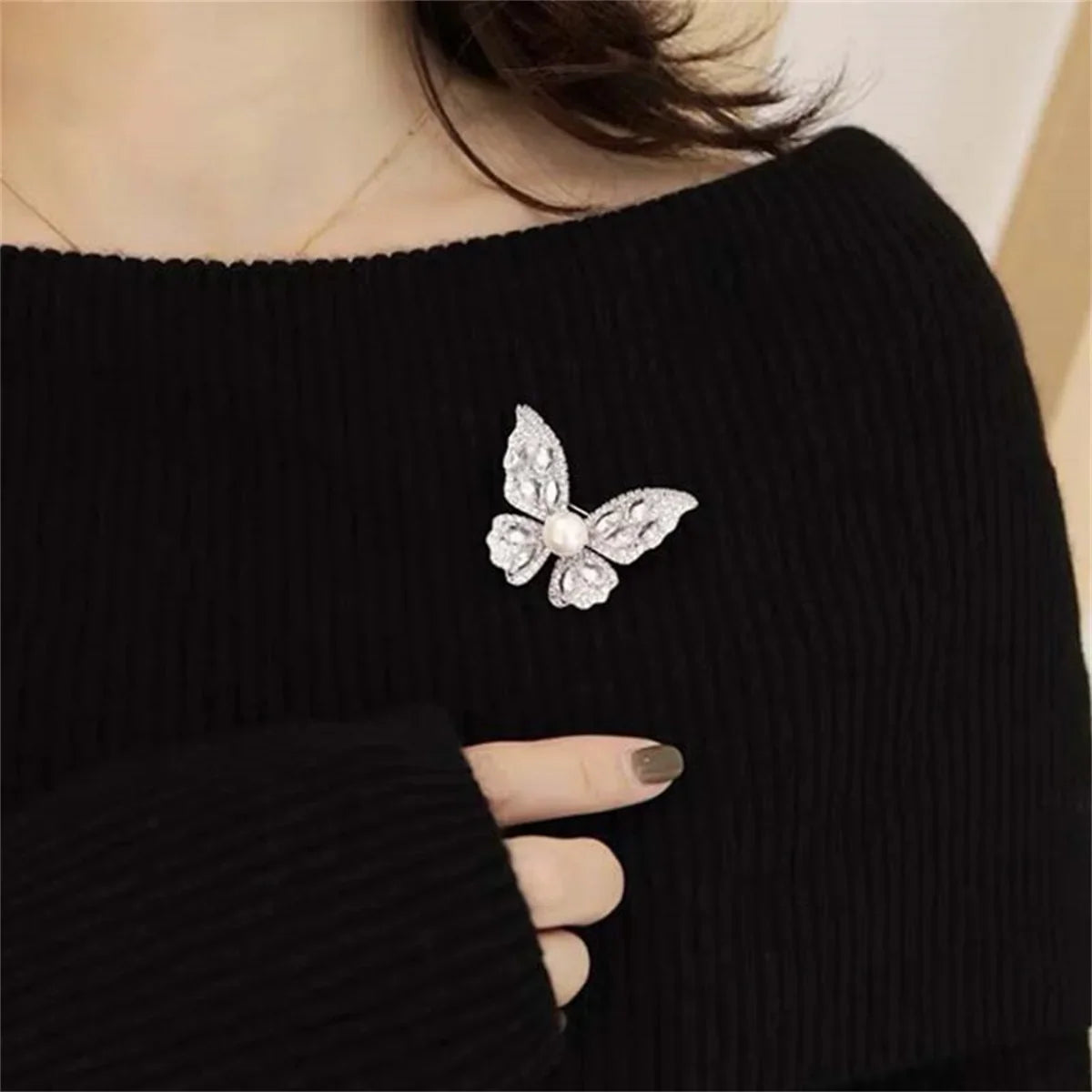 Femlion Butterfly Pearl Brooches: Luxury Flying Insect Lapel Pins for Women