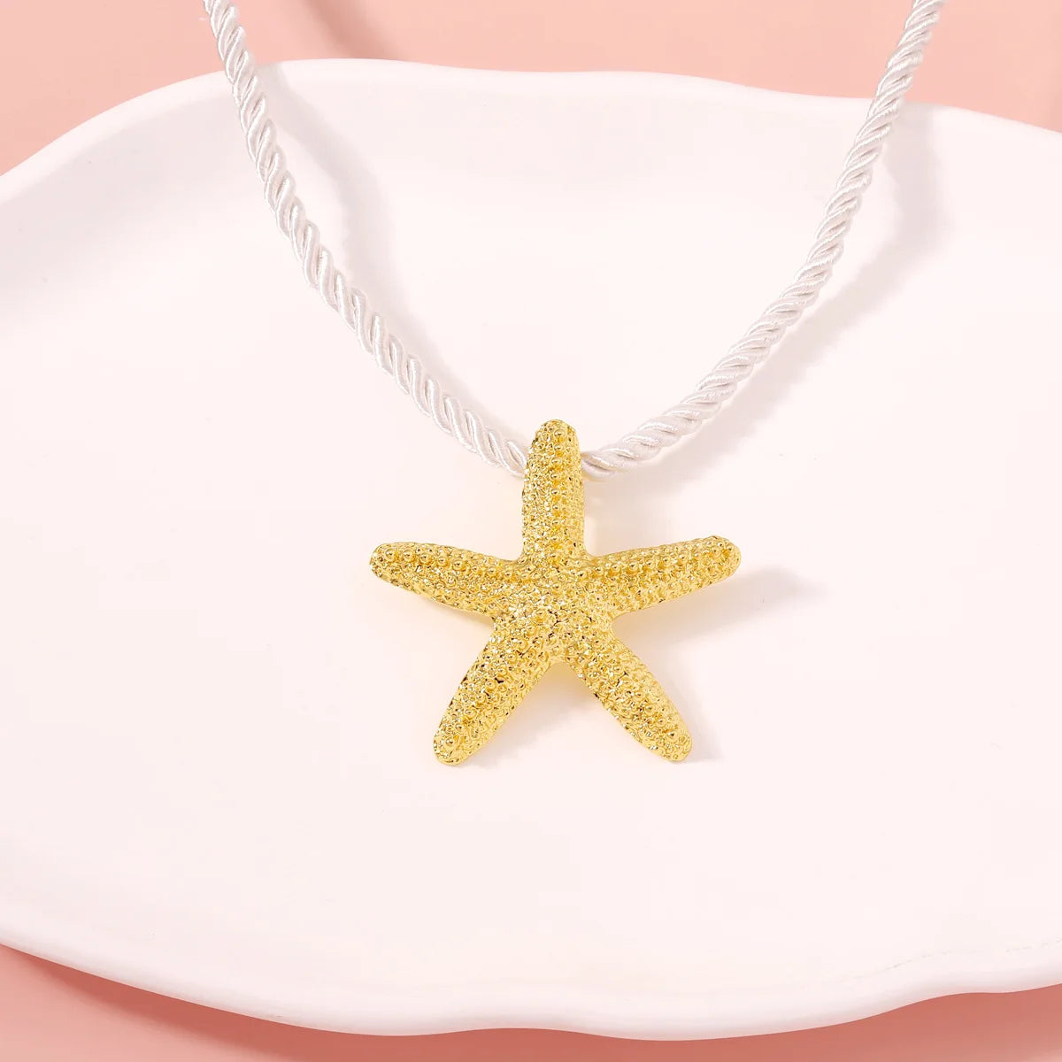 Femlion Starfish Pendant Necklace - Elegant Women's Fashion Accessory