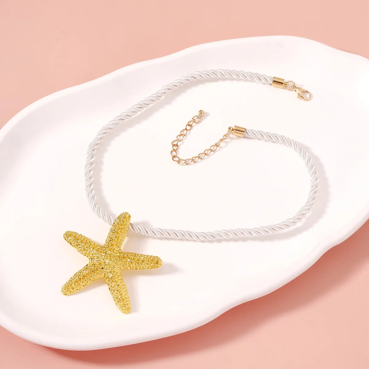 Femlion Starfish Pendant Necklace - Elegant Women's Fashion Accessory