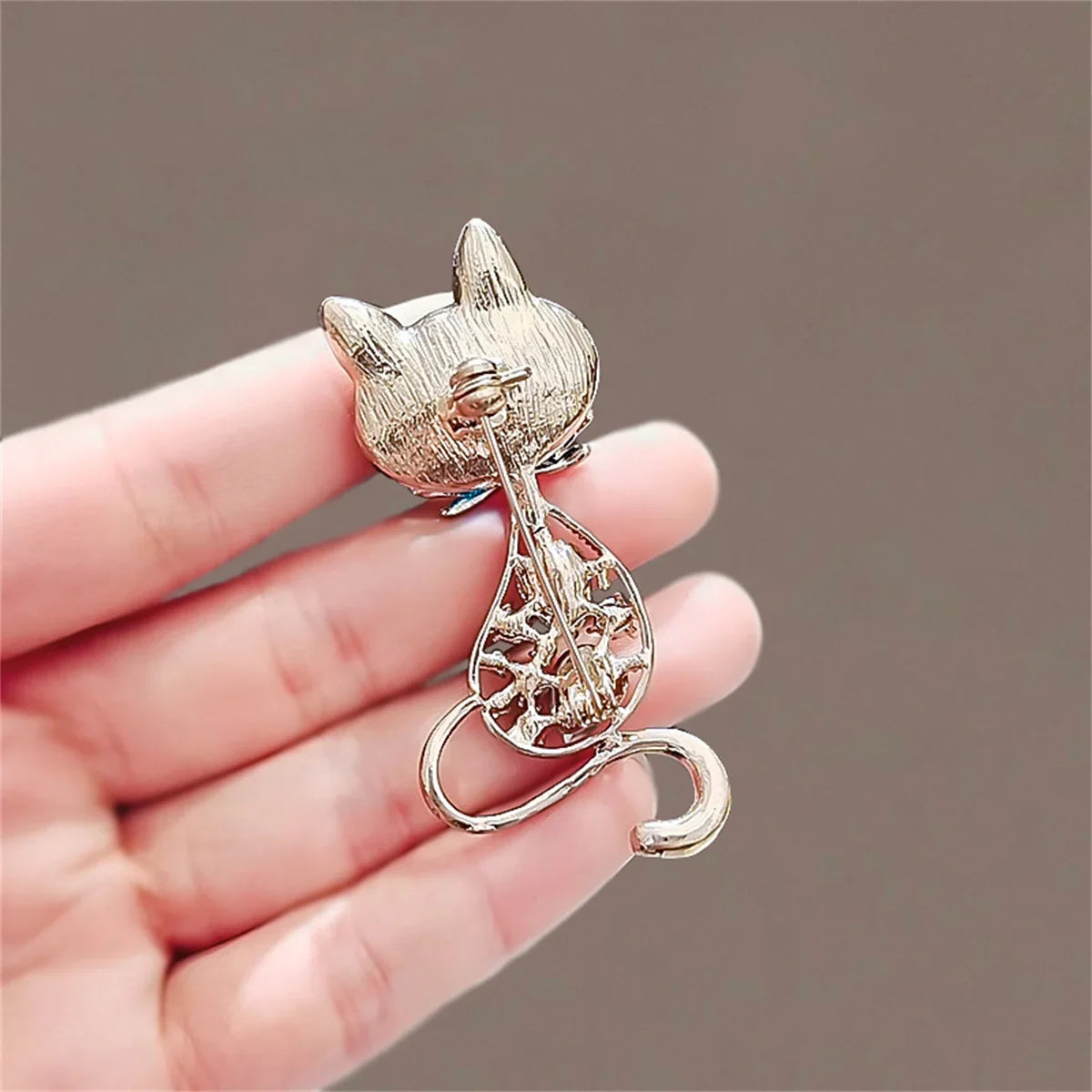 Femlion Sparkling Cat Brooch - Funny Kitten Lapel Pin for Women, Cute Animal Jewelry