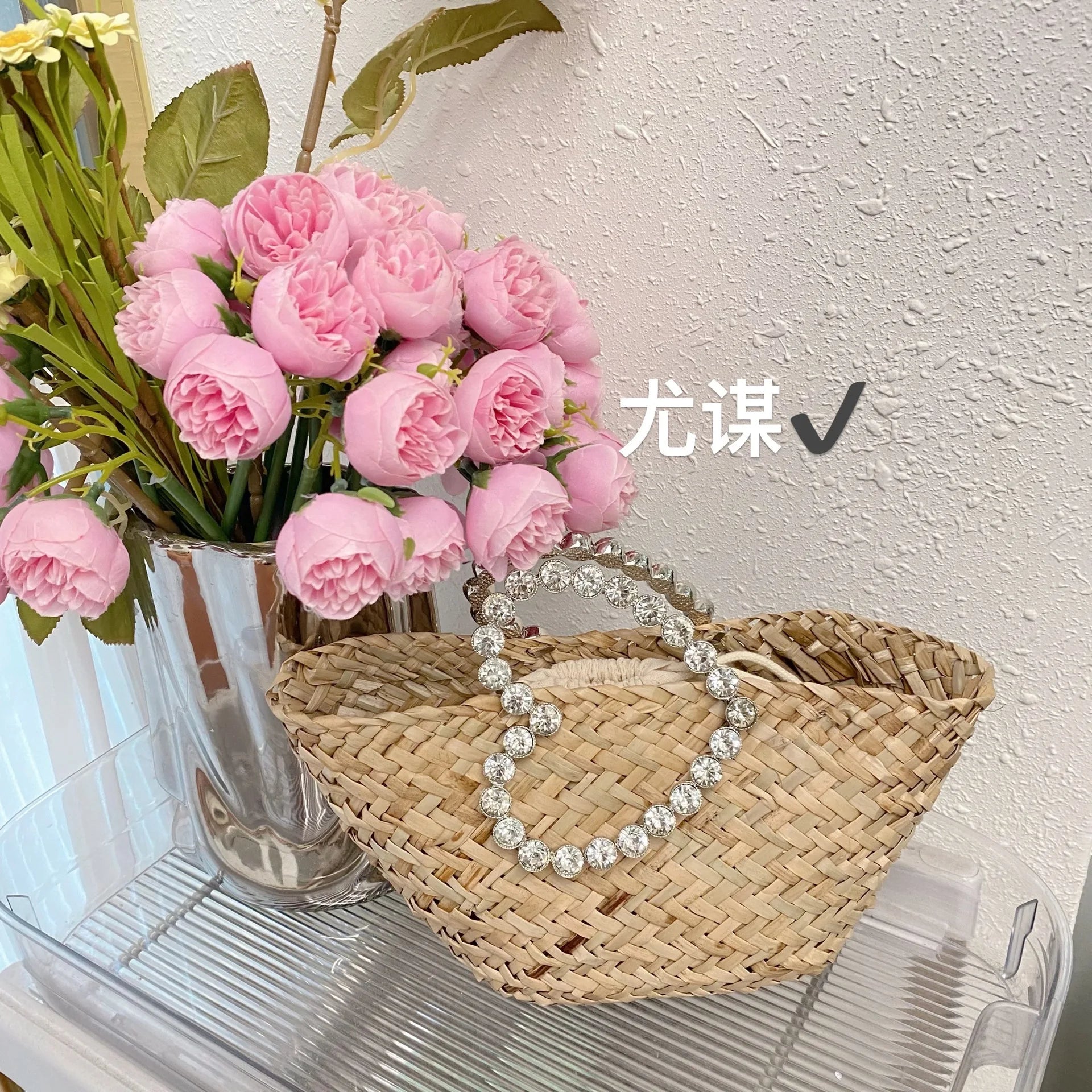 Femlion Diamond Inlaid Straw Woven Bag: Chic & Portable for 2023 Spring/Summer