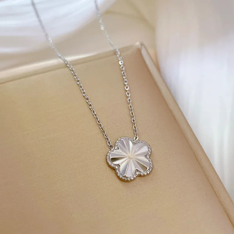 Femlion Five Leaf Flower Pendant Necklace - Shiny Temperament Jewelry