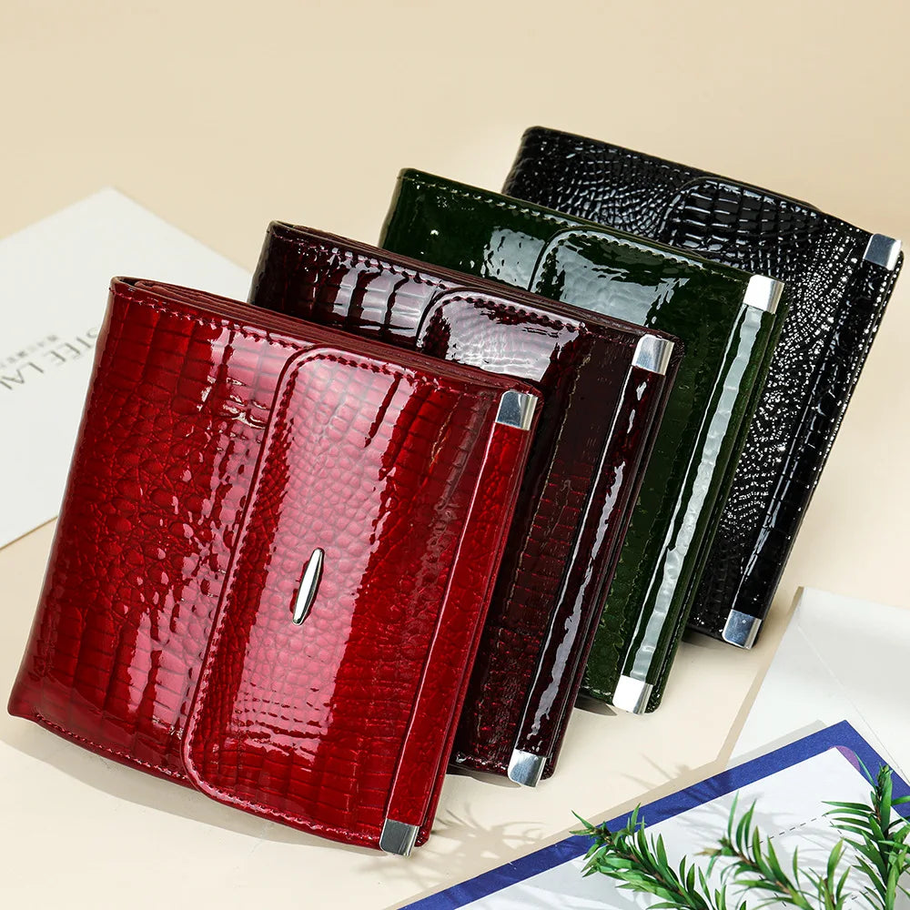 Femlion Alligator Pattern Leather Clutch Bag for Women - Retro Fashion Short Purse