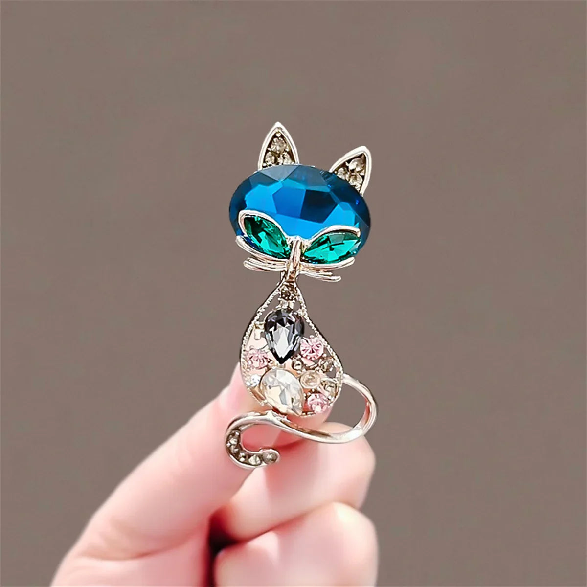 Femlion Sparkling Cat Brooch - Funny Kitten Lapel Pin for Women, Cute Animal Jewelry