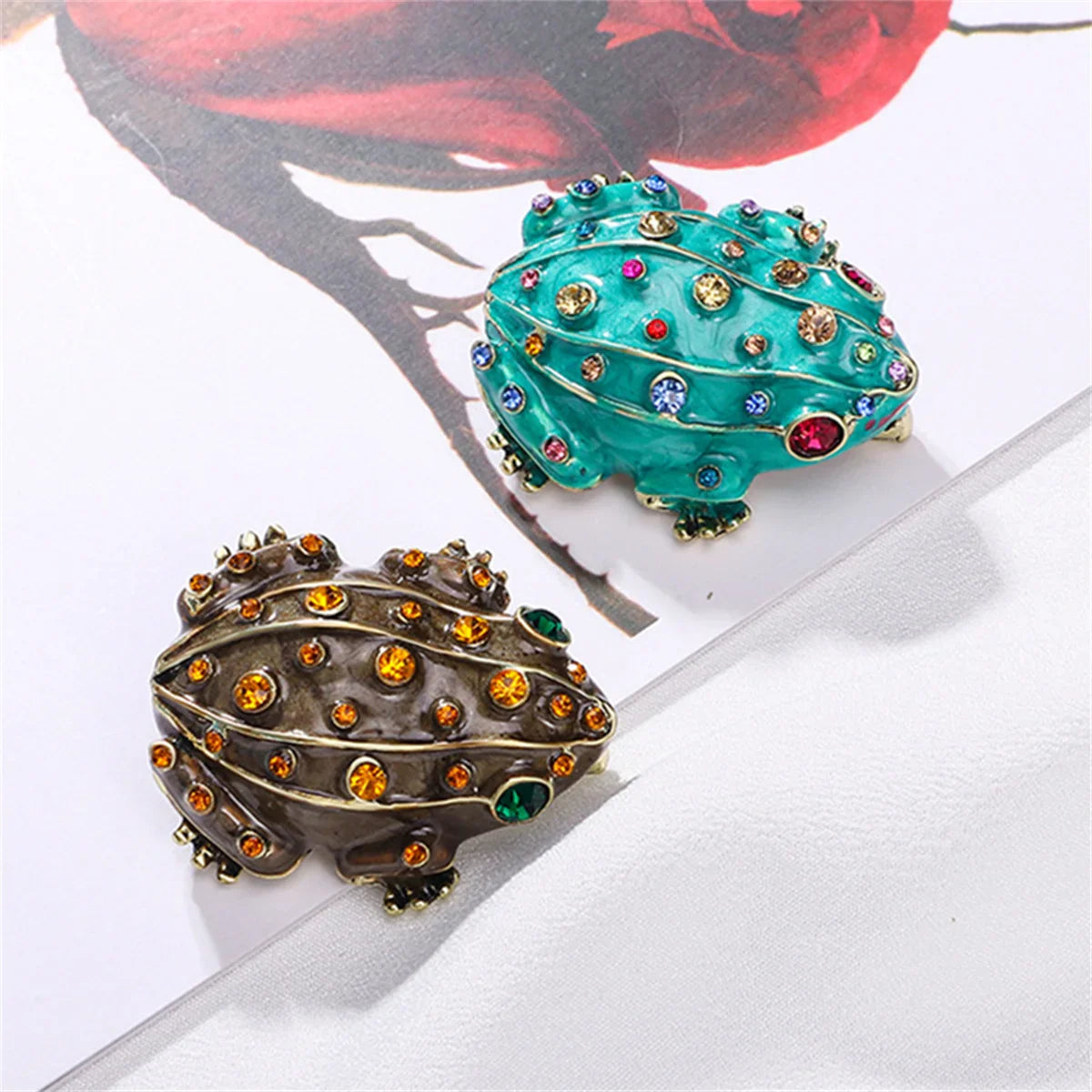 Femlion Rhinestone Frog Brooches Pins: Cartoon Enamel Badge Animal Fashion Jewelry