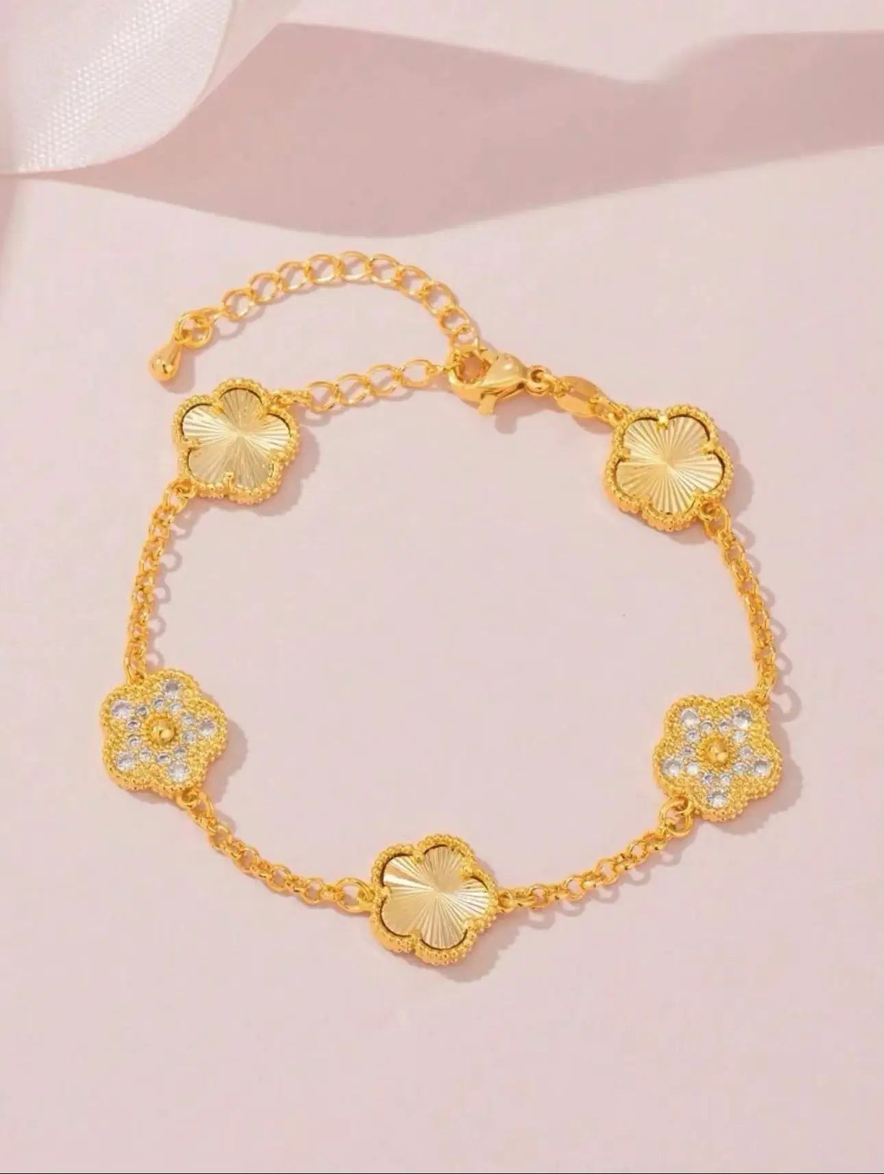 Femlion Plum Blossom Five Leaf Bracelet 18K Gold Diamond Micro Set