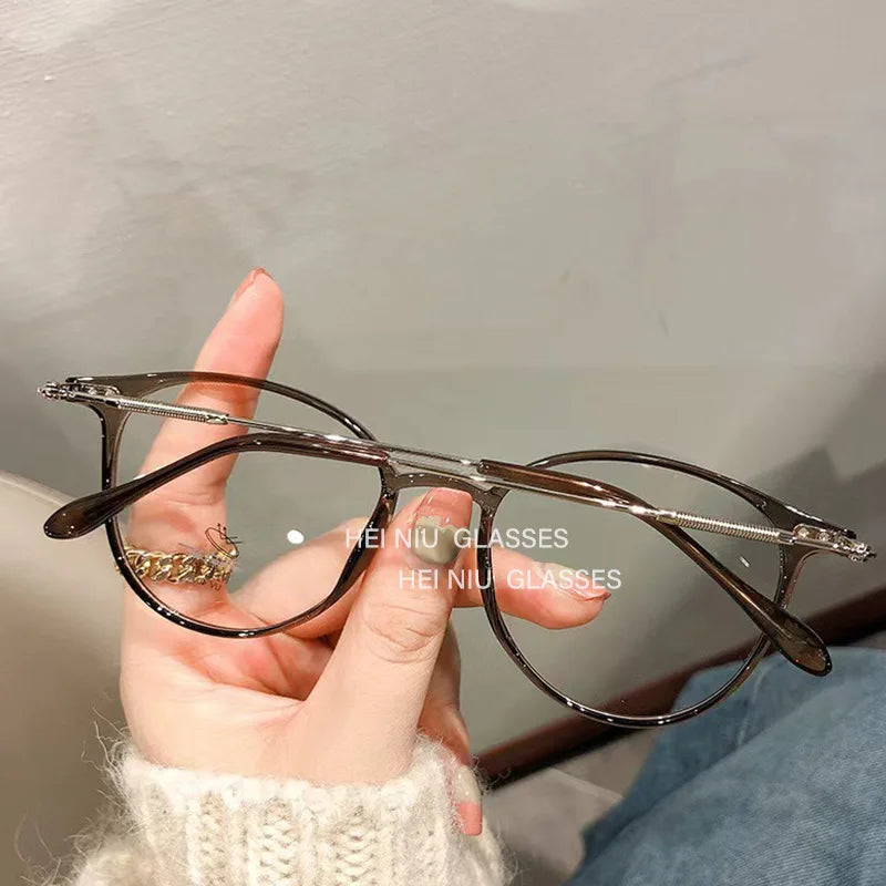 Femlion Vintage Round Photochromic Myopia Glasses for Women and Men